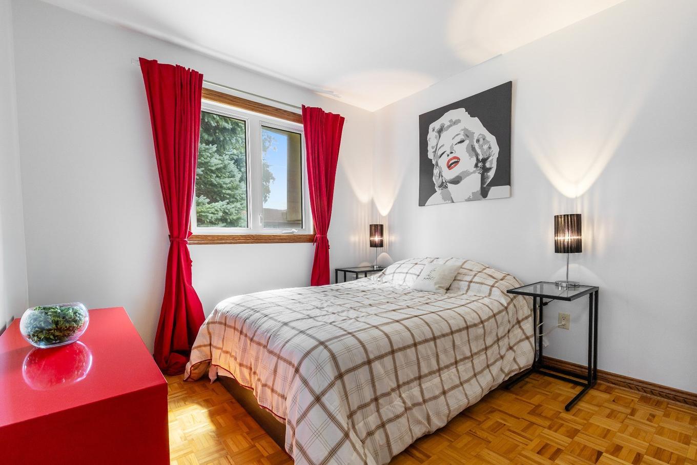 Chambre à coucher - 3370 Rue De L'Université, Longueuil (Saint-Hubert), QC - Indoor Photo Showing Bedroom