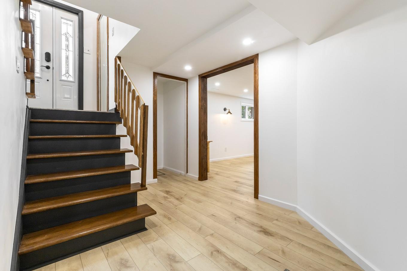 Escalier - 3370 Rue De L'Université, Longueuil (Saint-Hubert), QC - Indoor Photo Showing Other Room