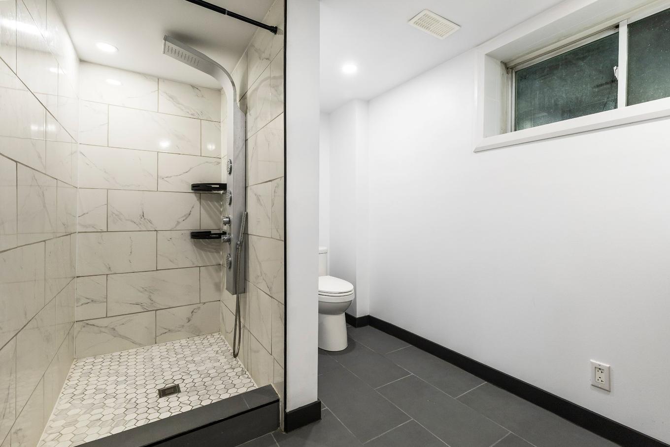 Salle de bains - 3370 Rue De L'Université, Longueuil (Saint-Hubert), QC - Indoor Photo Showing Bathroom