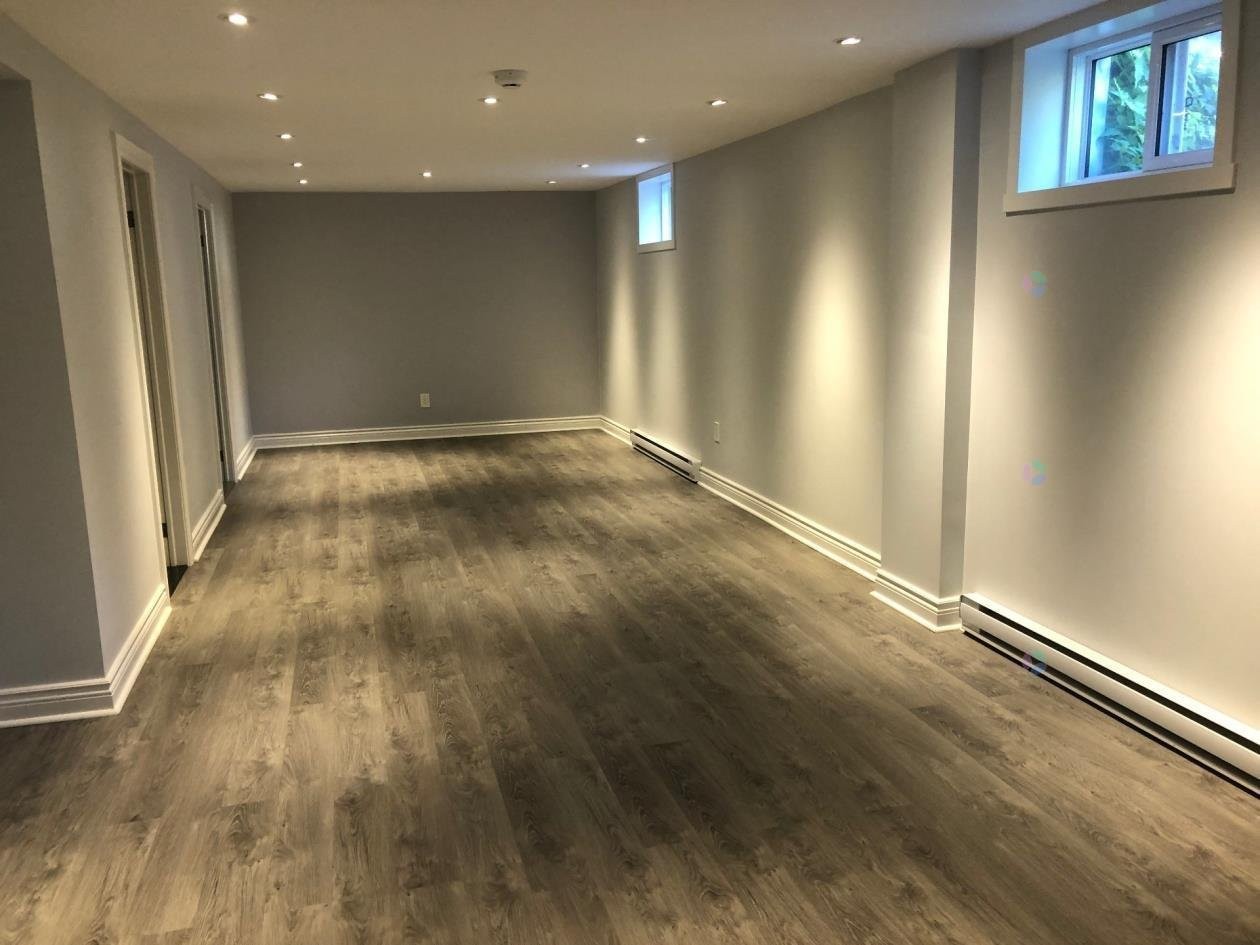 Salle familiale - 15 Av. Laurelwood, Pointe-Claire, QC - Indoor Photo Showing Other Room