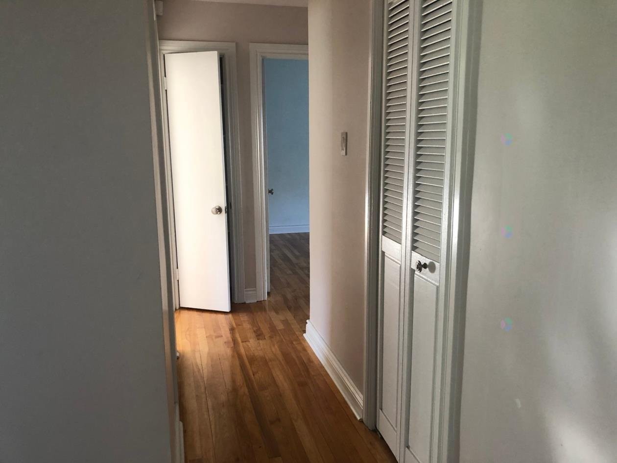 Hall d'entrée/Vestibule - 15 Av. Laurelwood, Pointe-Claire, QC - Indoor Photo Showing Other Room