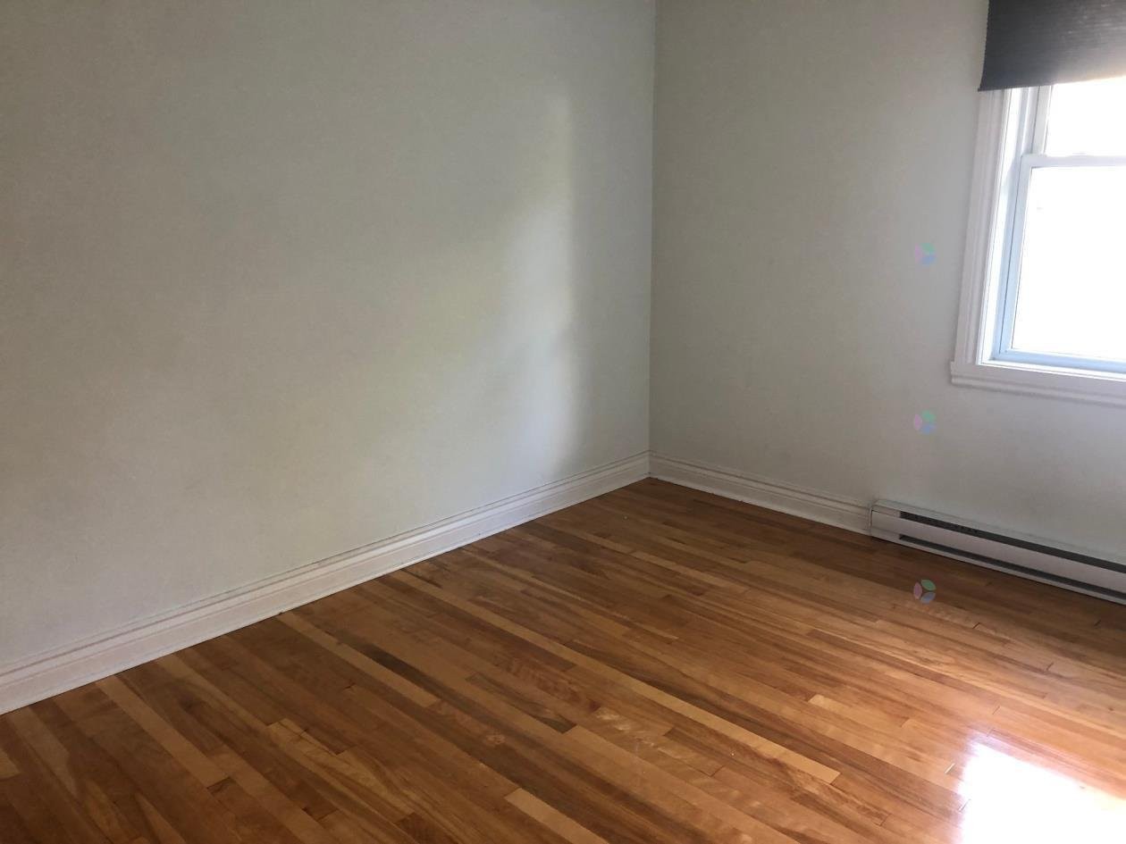 Chambre à coucher - 15 Av. Laurelwood, Pointe-Claire, QC - Indoor Photo Showing Other Room