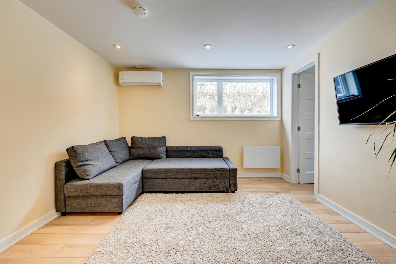 Salle familiale - 773 Rue Julien, Laval (Sainte-Dorothée), QC - Indoor