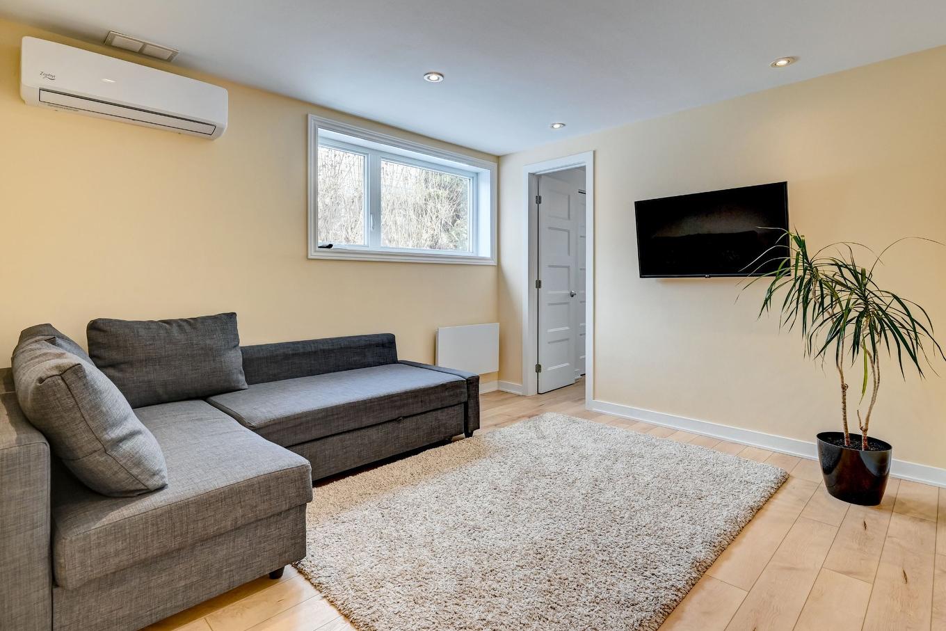 Salle familiale - 773 Rue Julien, Laval (Sainte-Dorothée), QC - Indoor Photo Showing Living Room