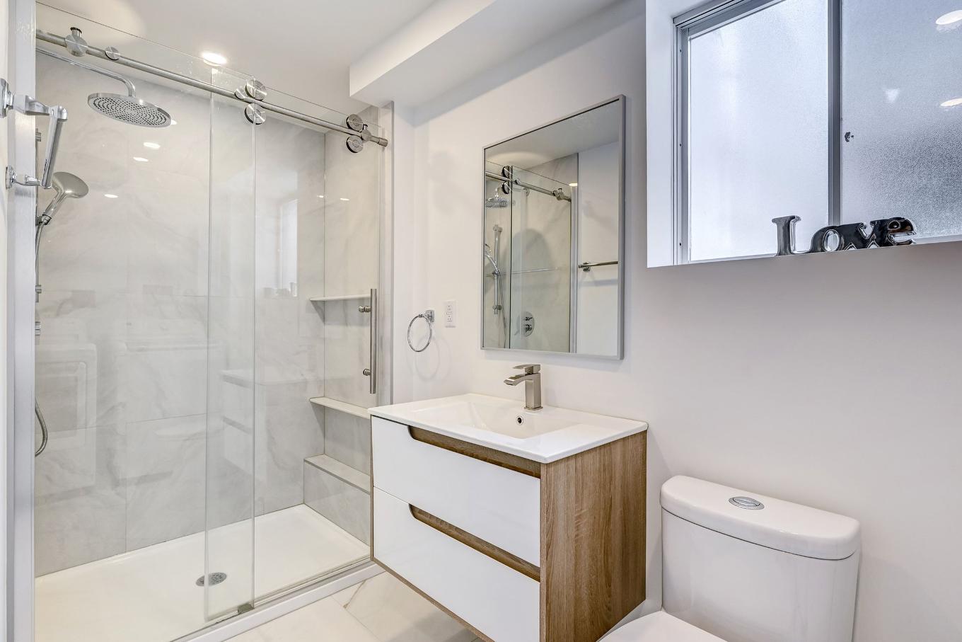 Salle de bains - 773 Rue Julien, Laval (Sainte-Dorothée), QC - Indoor Photo Showing Bathroom