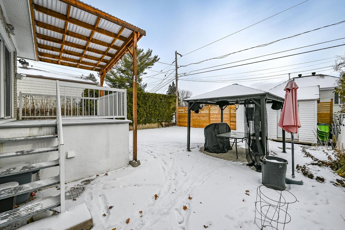 Cour - 773 Rue Julien, Laval (Sainte-Dorothée), QC - Outdoor