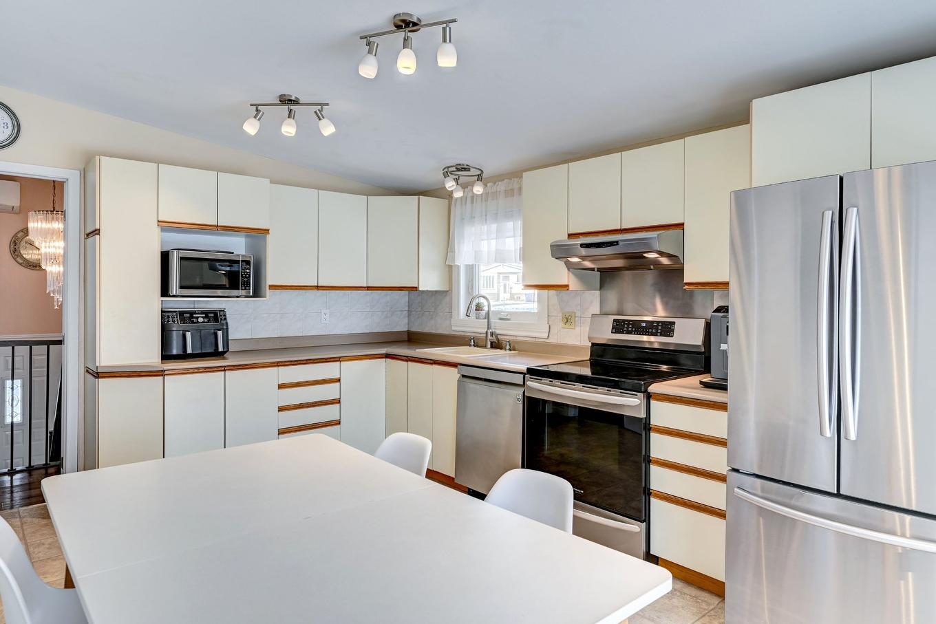 Cuisine - 773 Rue Julien, Laval (Sainte-Dorothée), QC - Indoor Photo Showing Kitchen