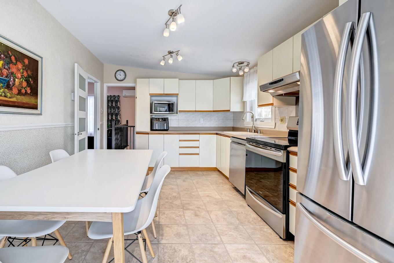 Cuisine - 773 Rue Julien, Laval (Sainte-Dorothée), QC - Indoor Photo Showing Kitchen