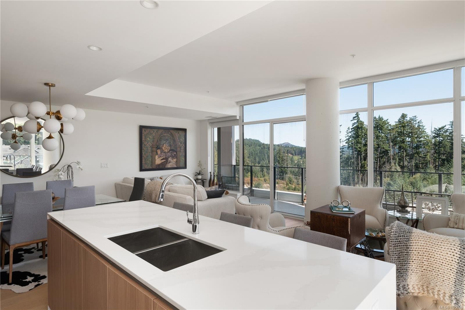 602-2000 Hannington Rd, Langford, BC - Indoor Photo Showing Kitchen With Double Sink