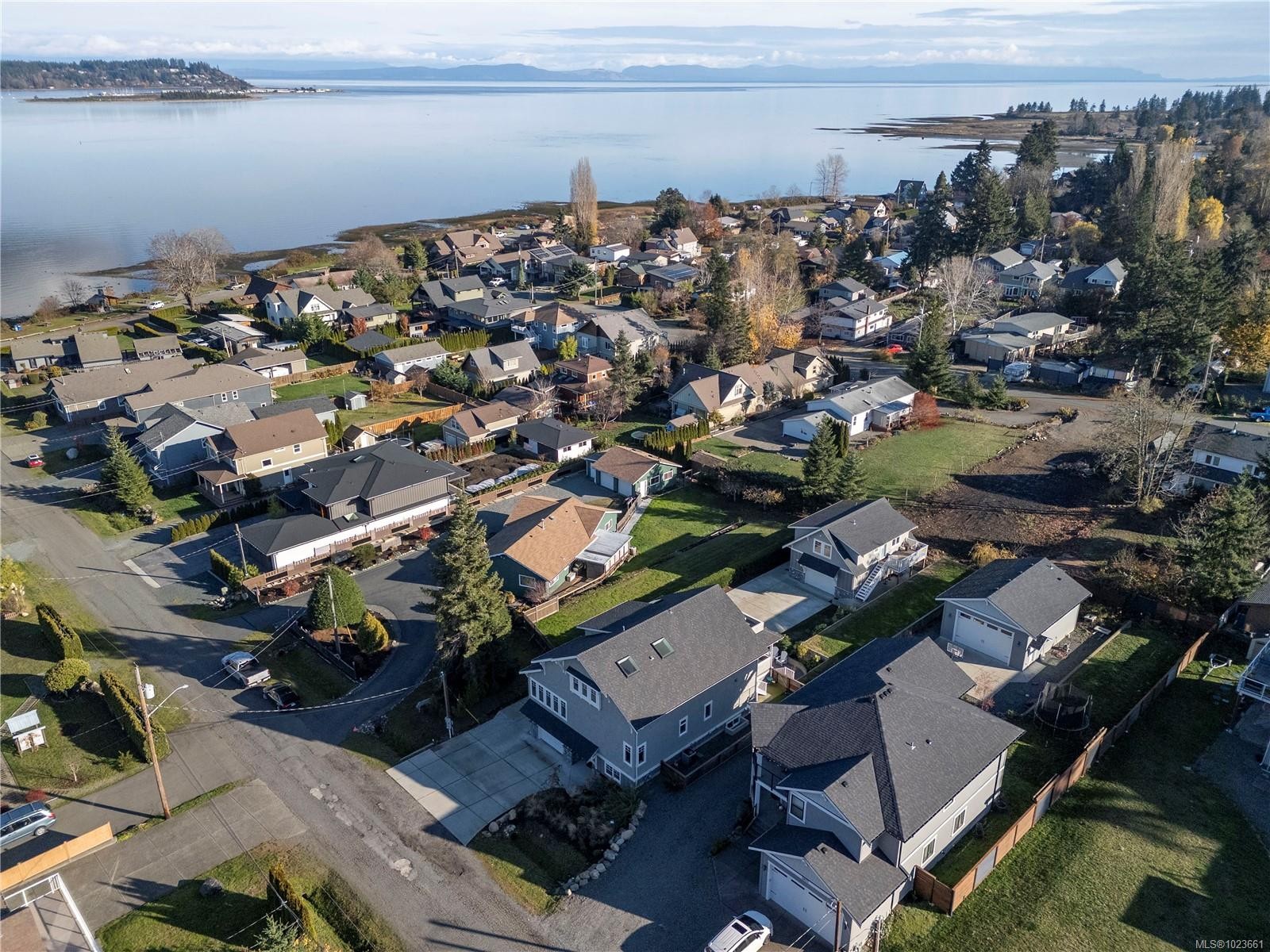 3839/3841 Ross Ave, Royston, BC