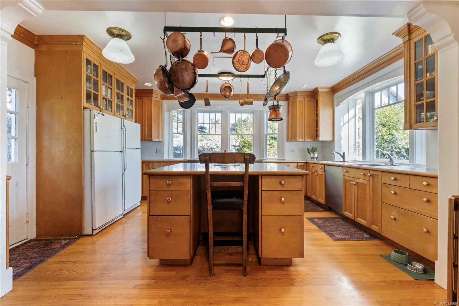 3045 Mcanally Rd, Saanich, BC