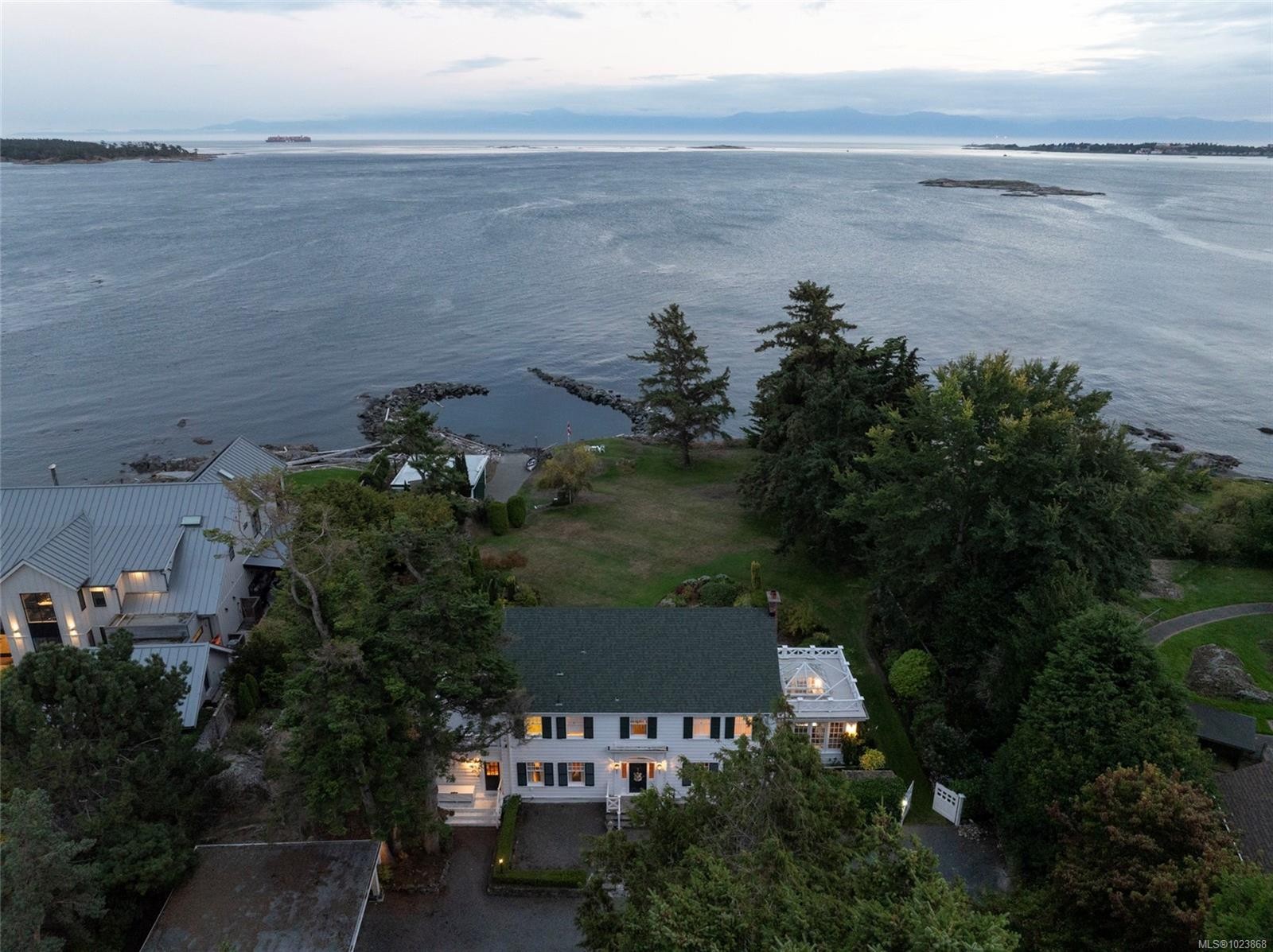 3045 Mcanally Rd, Saanich, BC