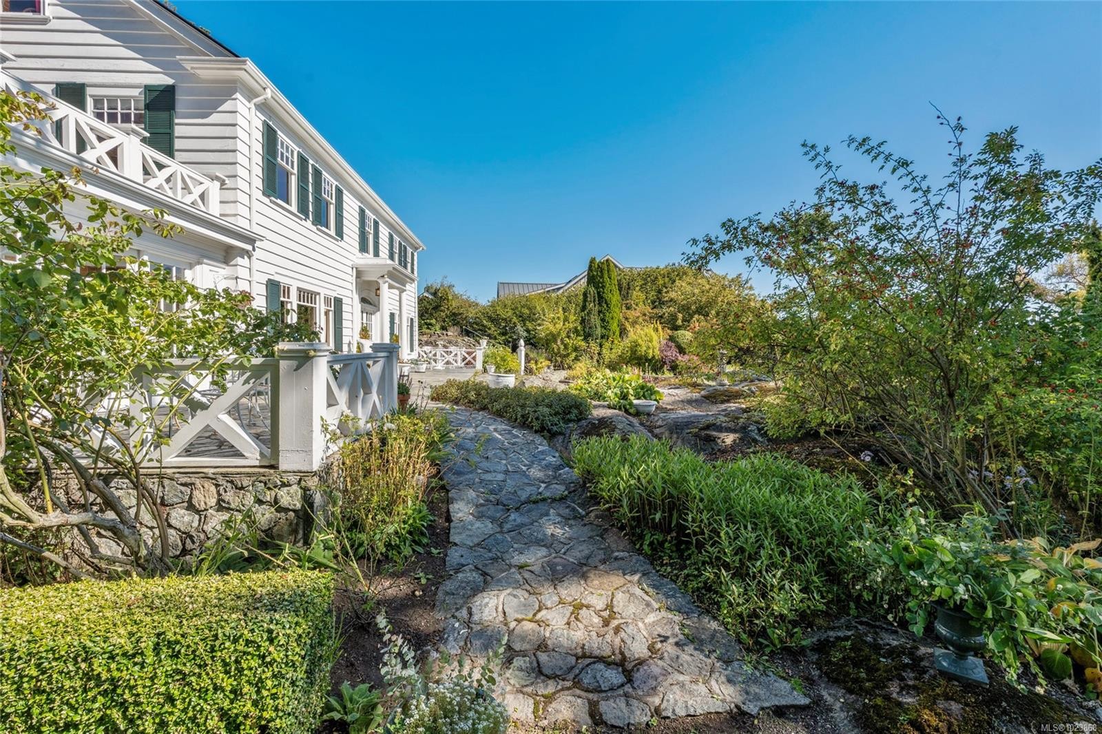 3045 Mcanally Rd, Saanich, BC