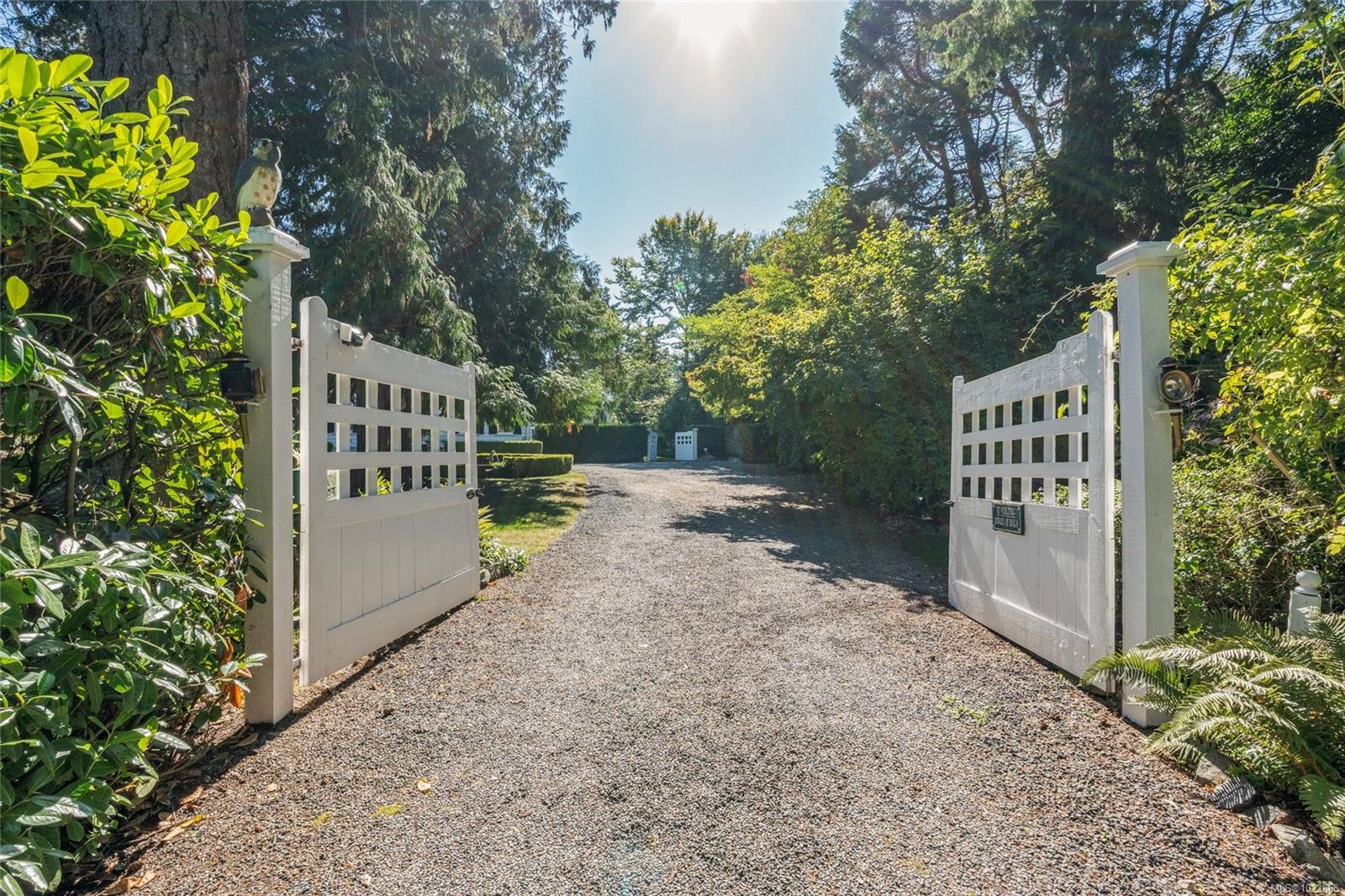 3045 Mcanally Rd, Saanich, BC