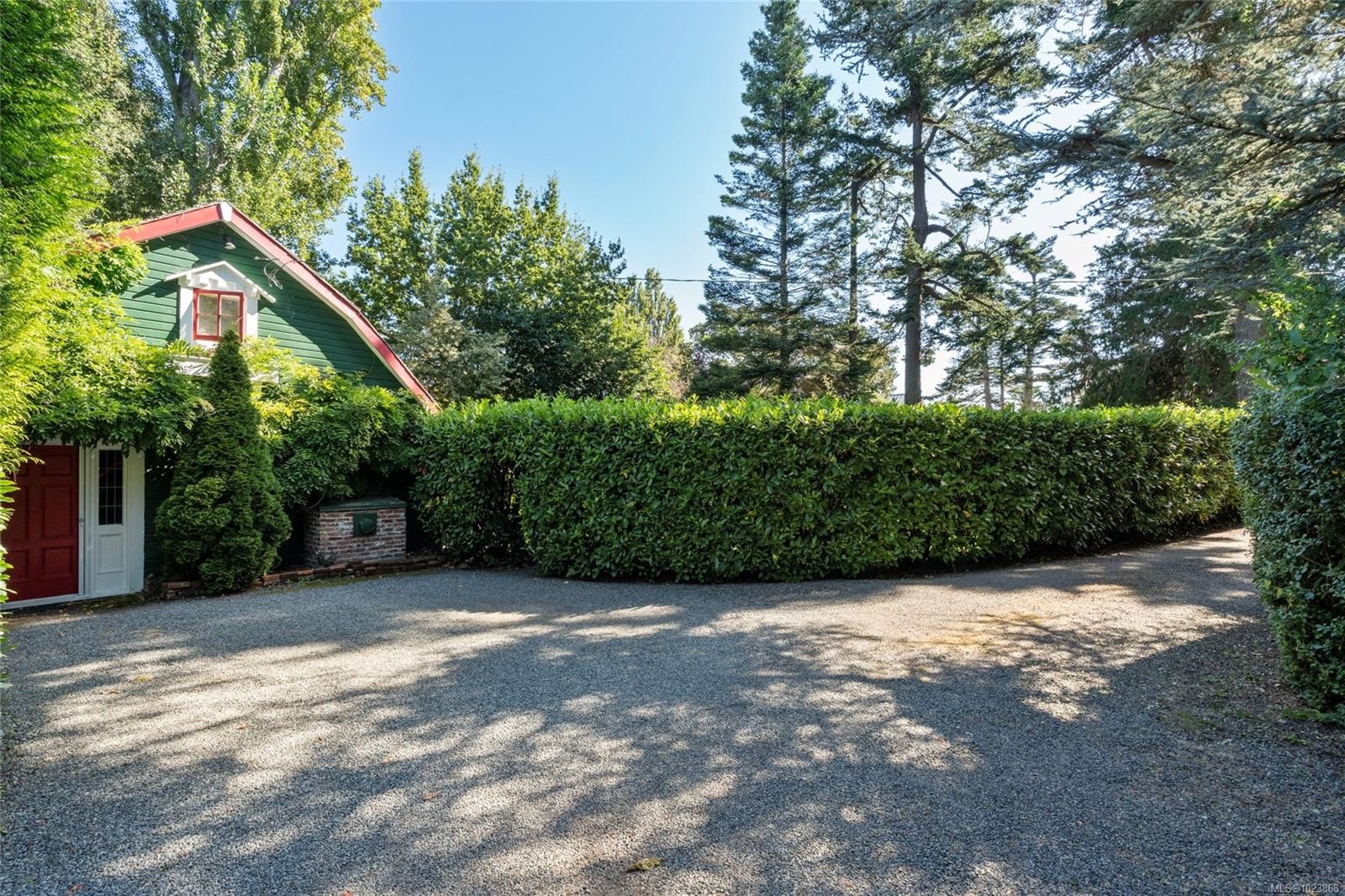 3045 Mcanally Rd, Saanich, BC