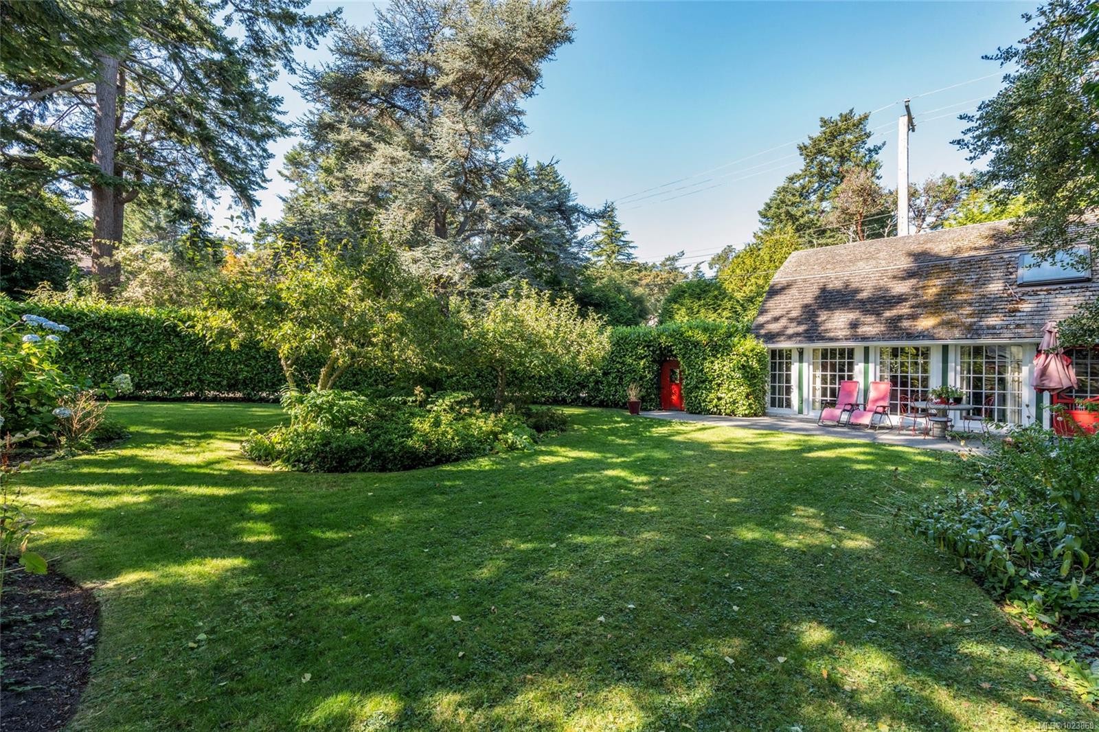 3045 Mcanally Rd, Saanich, BC