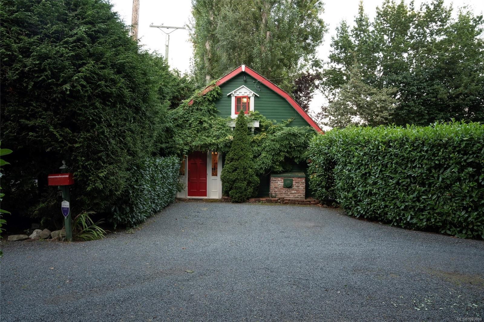 3045 Mcanally Rd, Saanich, BC