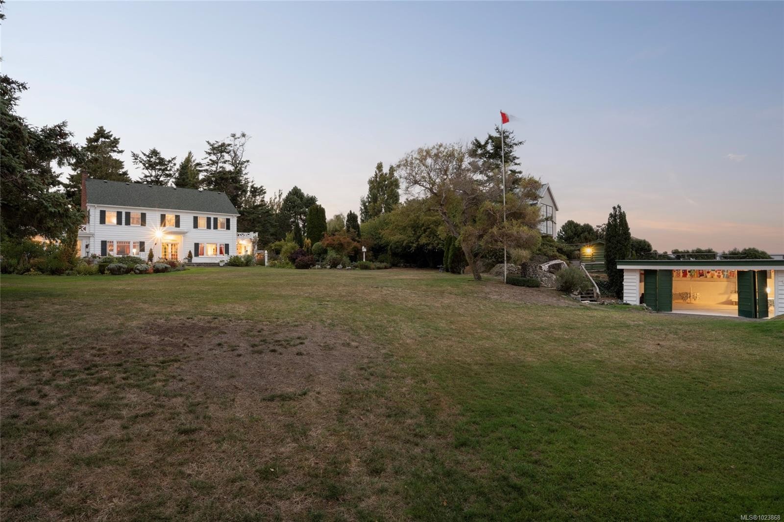 3045 Mcanally Rd, Saanich, BC