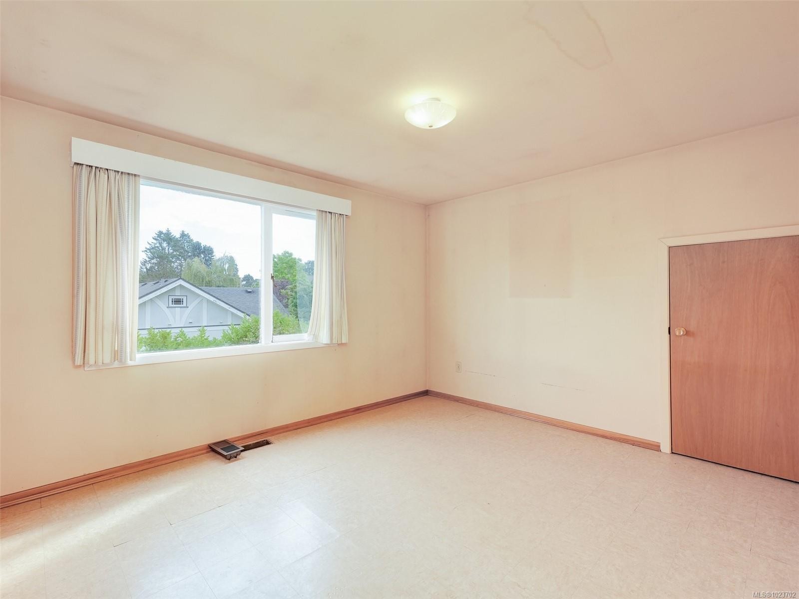 655 Linkleas Ave, Oak Bay, BC