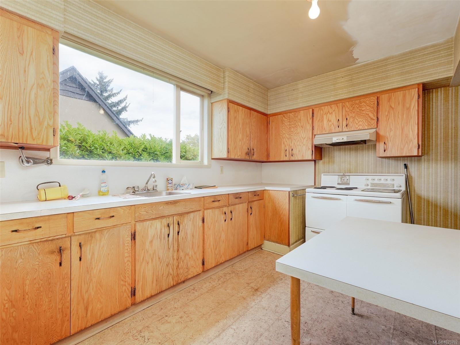 655 Linkleas Ave, Oak Bay, BC