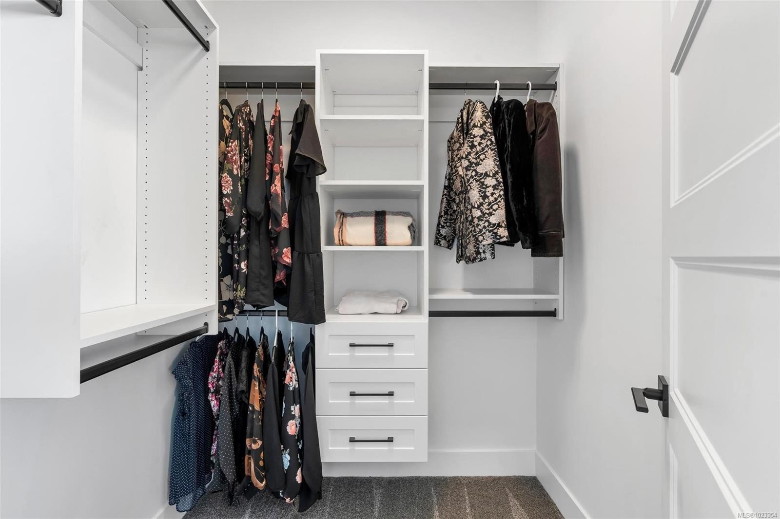 4356 Bains Mill Rd, Duncan, BC - Indoor With Storage