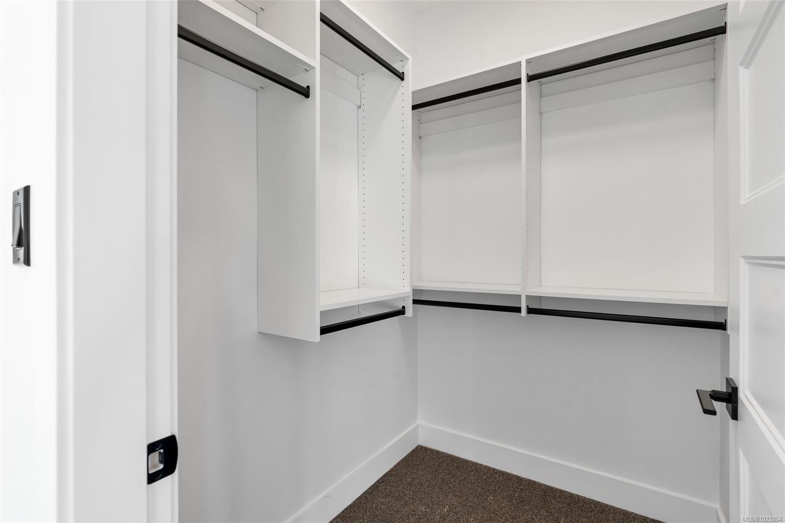 4356 Bains Mill Rd, Duncan, BC - Indoor With Storage