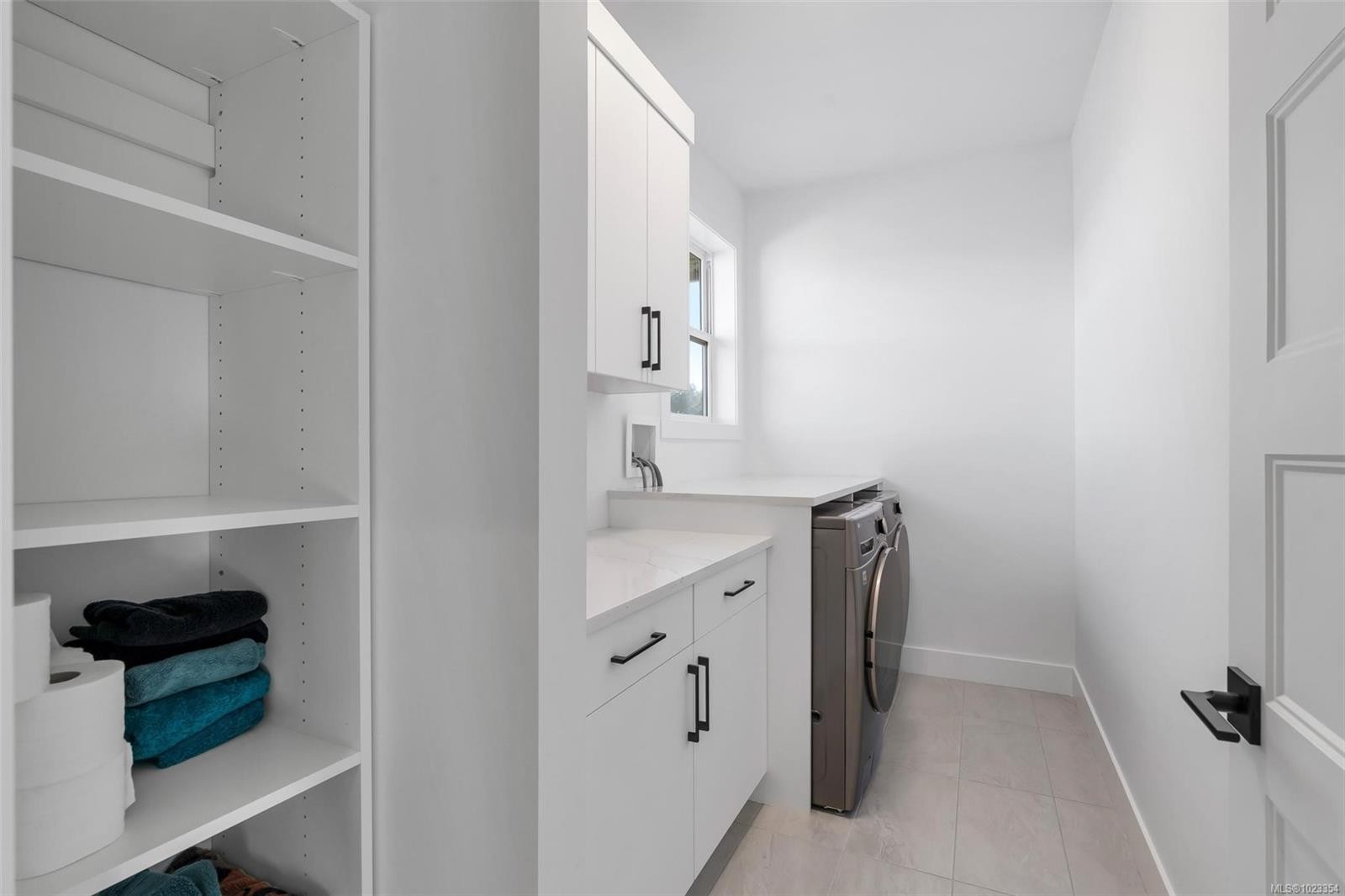 4356 Bains Mill Rd, Duncan, BC - Indoor Photo Showing Laundry Room