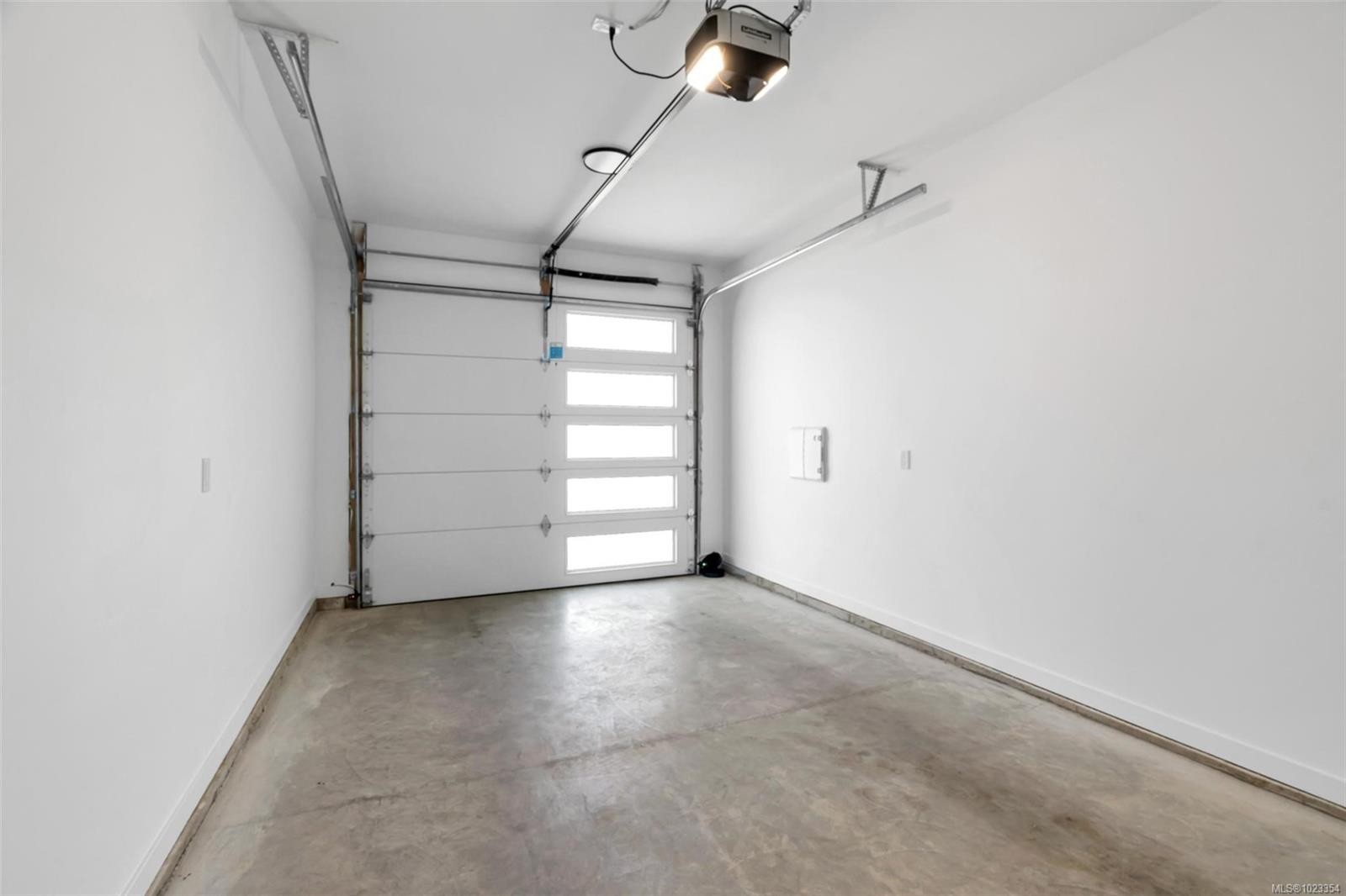 4356 Bains Mill Rd, Duncan, BC - Indoor Photo Showing Garage