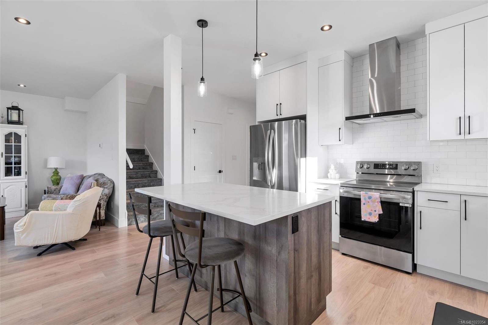 4356 Bains Mill Rd, Duncan, BC - Indoor Photo Showing Kitchen With Stainless Steel Kitchen With Upgraded Kitchen