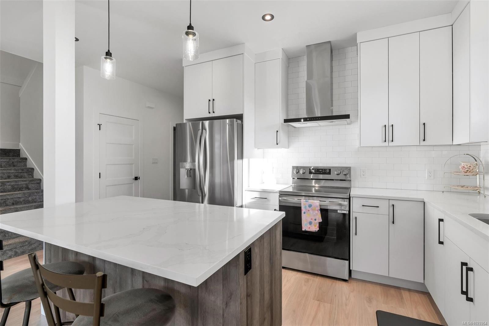 4356 Bains Mill Rd, Duncan, BC - Indoor Photo Showing Kitchen With Stainless Steel Kitchen With Upgraded Kitchen