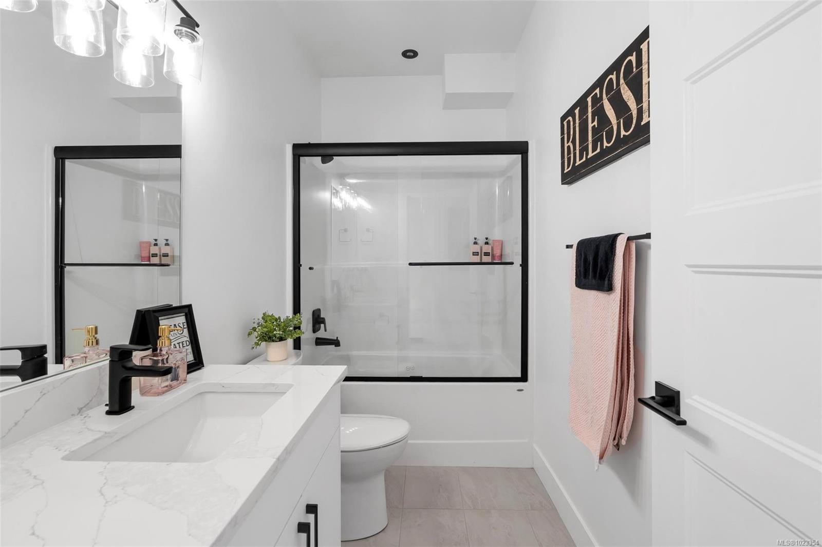 4356 Bains Mill Rd, Duncan, BC - Indoor Photo Showing Bathroom