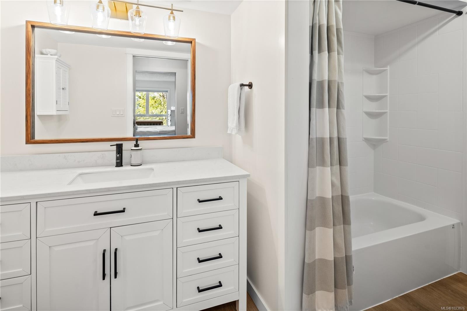 220-2245 James White Blvd, Sidney, BC - Indoor Photo Showing Bathroom