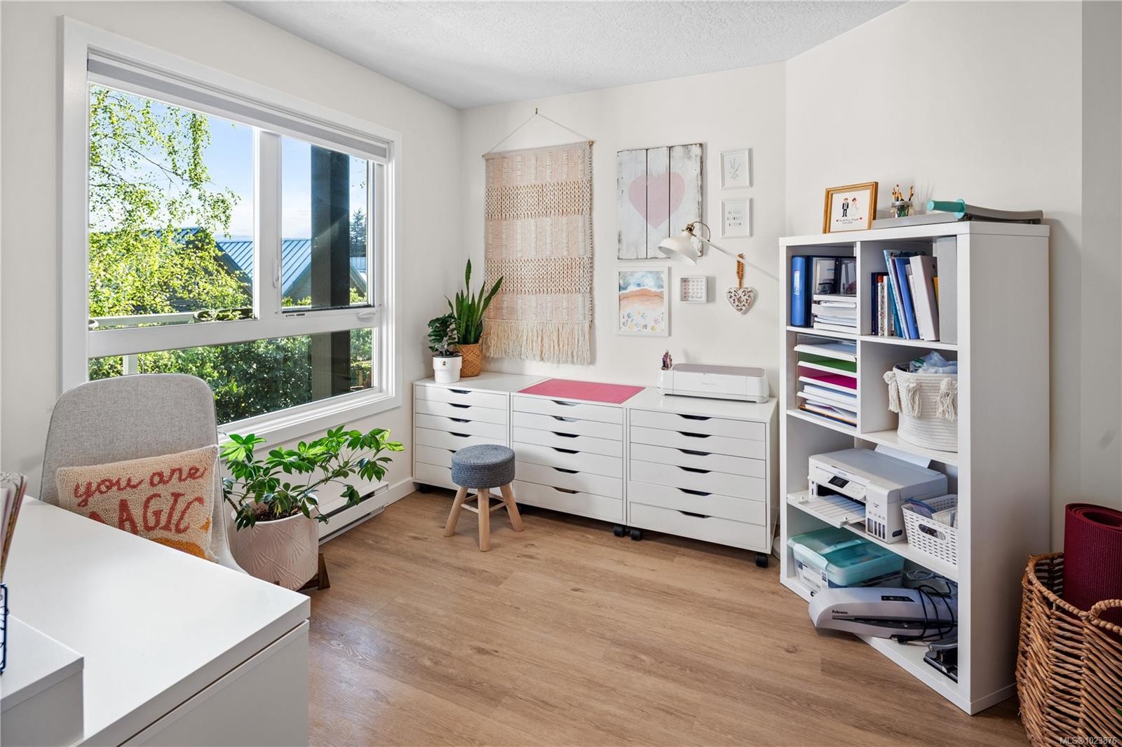 220-2245 James White Blvd, Sidney, BC - Indoor