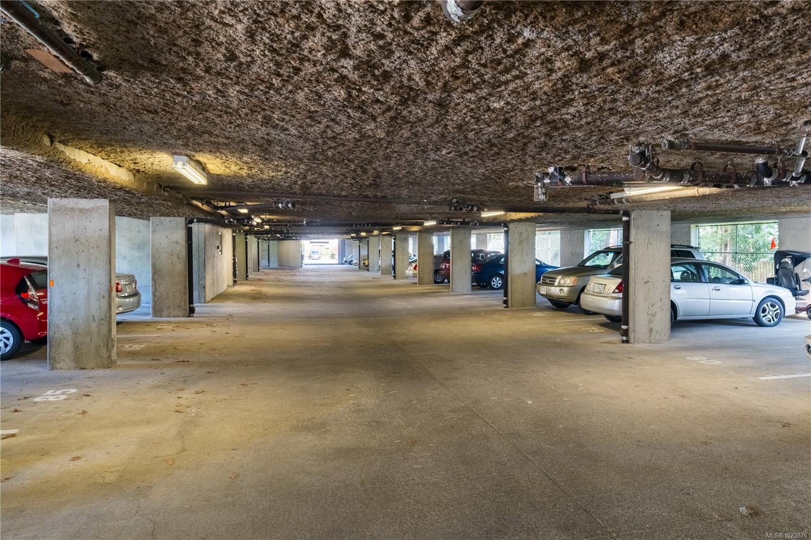 220-2245 James White Blvd, Sidney, BC - Indoor Photo Showing Garage