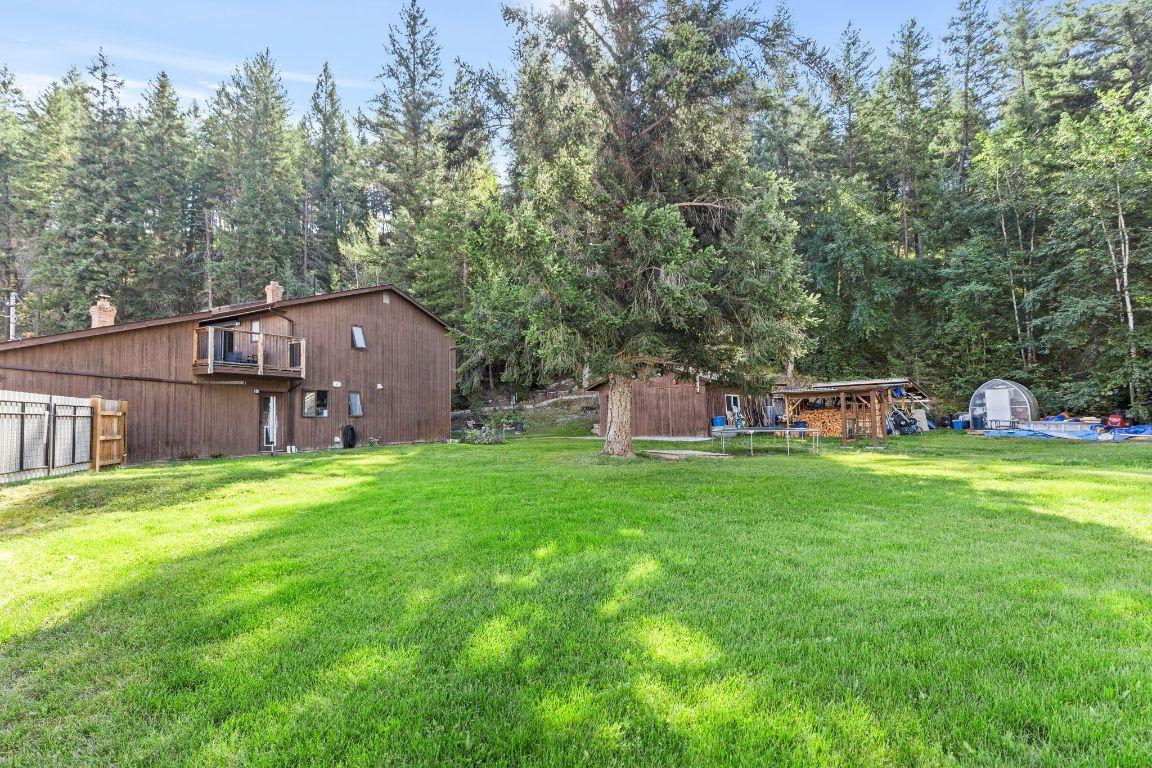 4662&4658 Birch Lane, Barriere, BC - Outdoor With Backyard