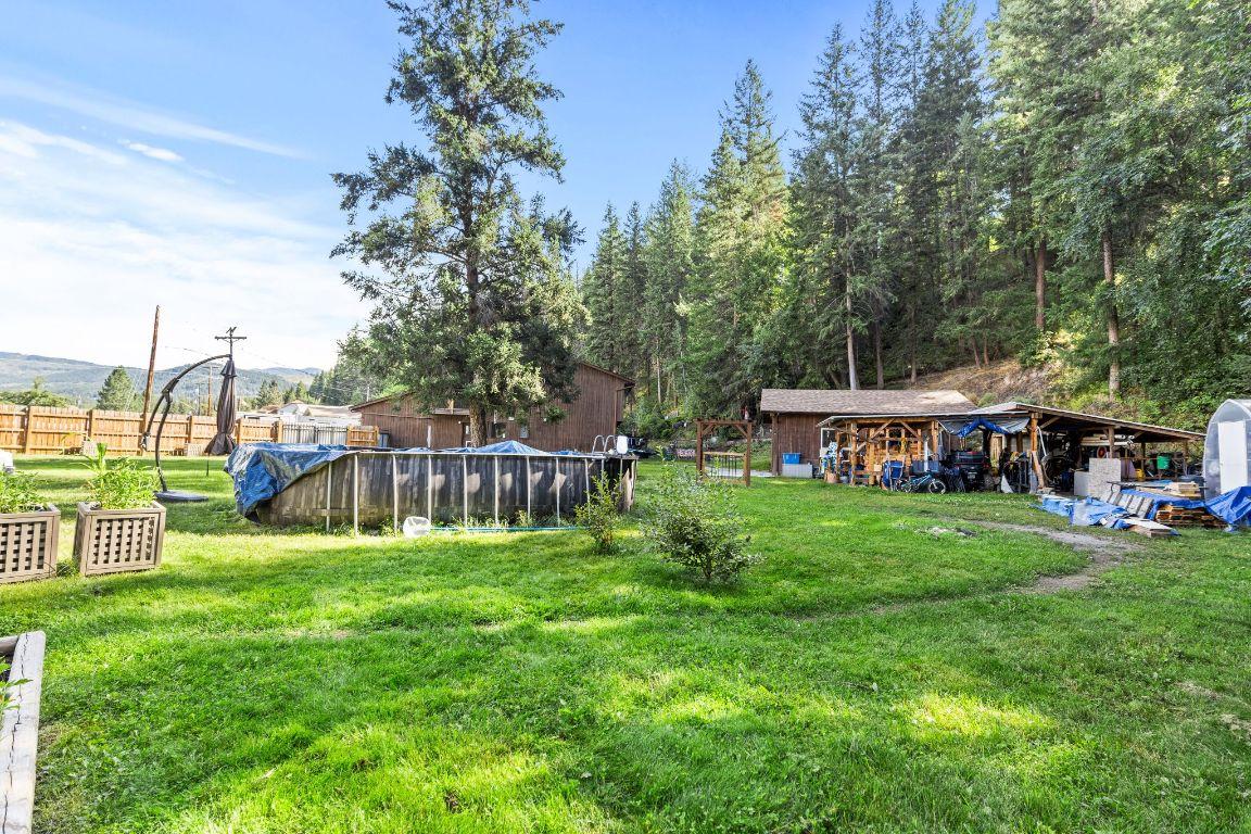4662&4658 Birch Lane, Barriere, BC - Outdoor With Backyard
