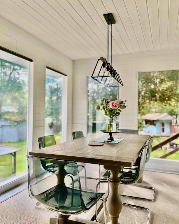 4179 Ashe Crescent, Scotch Creek, BC - Indoor Photo Showing Dining Room