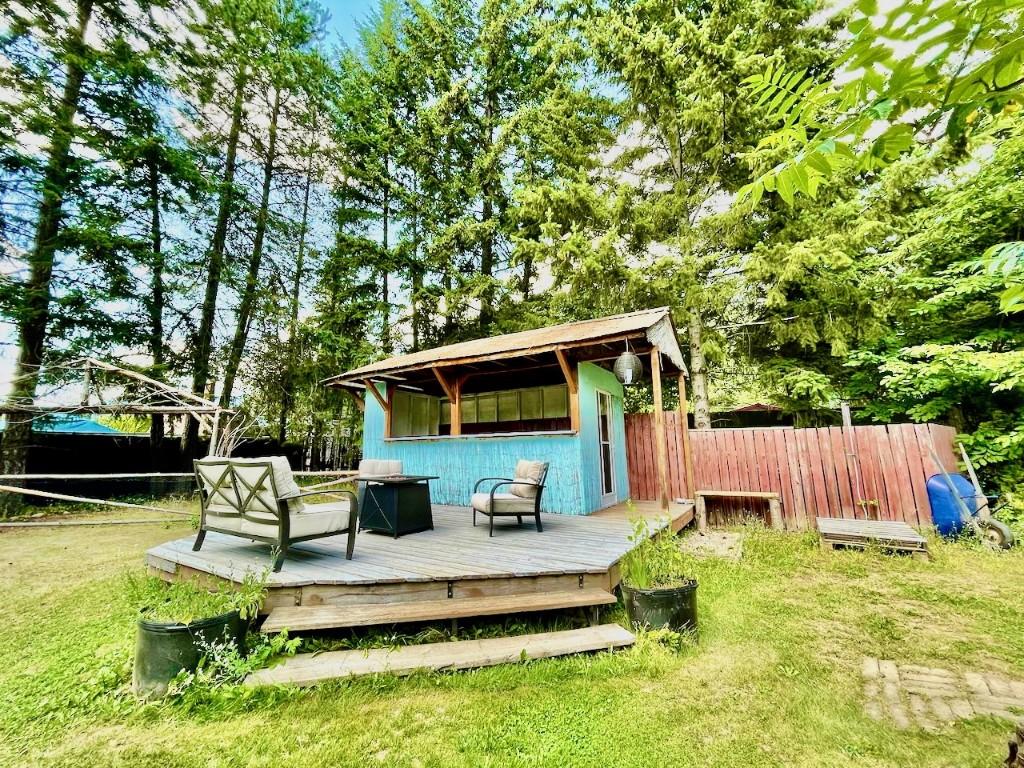 4179 Ashe Crescent, Scotch Creek, BC - Outdoor With Deck Patio Veranda