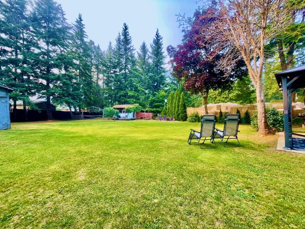 4179 Ashe Crescent, Scotch Creek, BC - Outdoor With Backyard