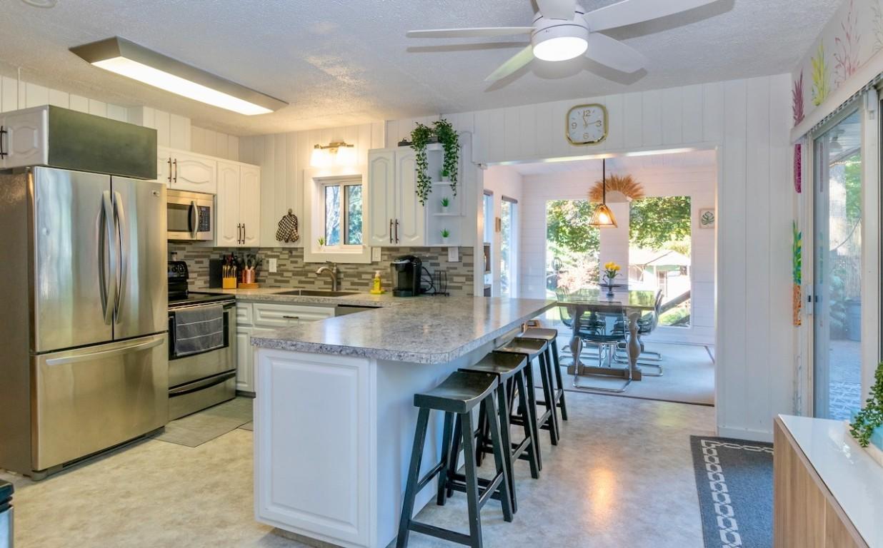 4179 Ashe Crescent, Scotch Creek, BC - Indoor Photo Showing Kitchen With Stainless Steel Kitchen
