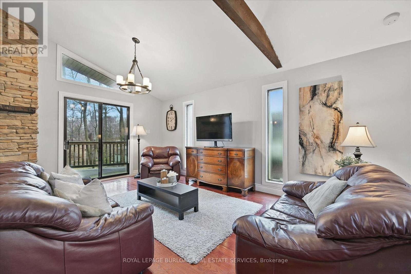 768 King Road, Burlington, ON - Indoor Photo Showing Living Room