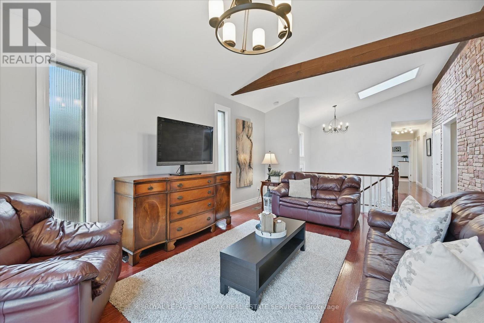 768 King Road, Burlington, ON - Indoor Photo Showing Living Room
