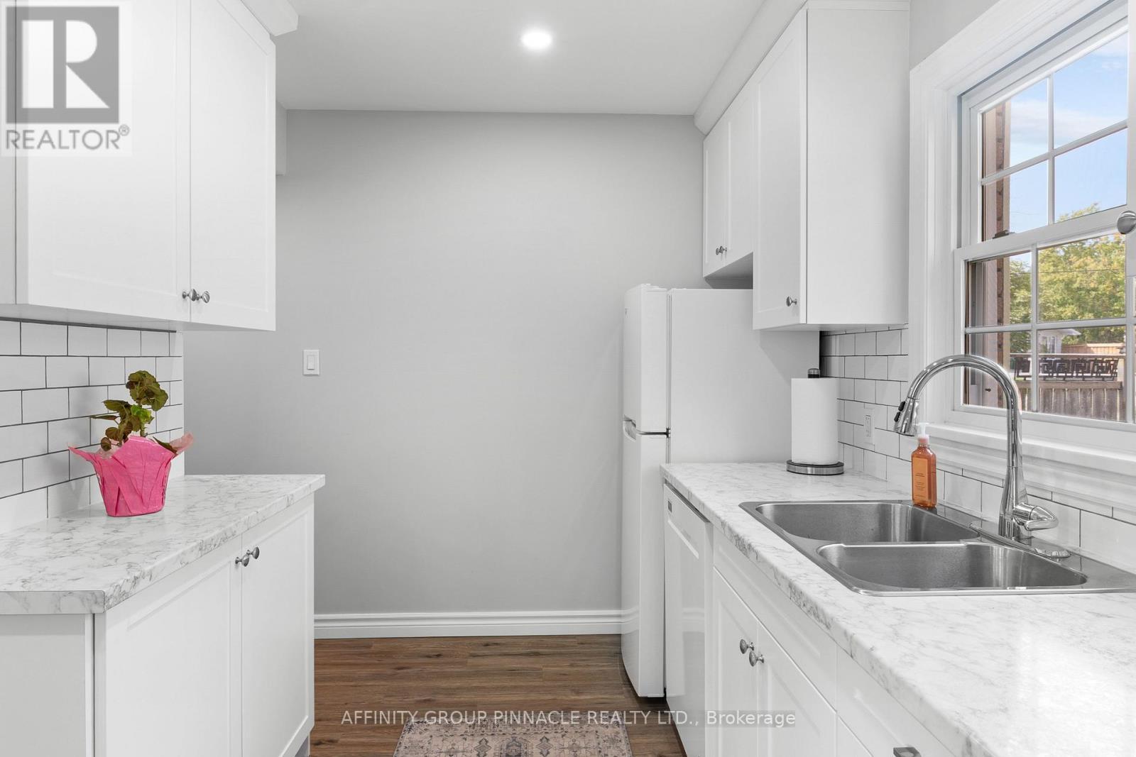 17 Richard Avenue, Kawartha Lakes (Lindsay), ON - Indoor Photo Showing Kitchen With Double Sink