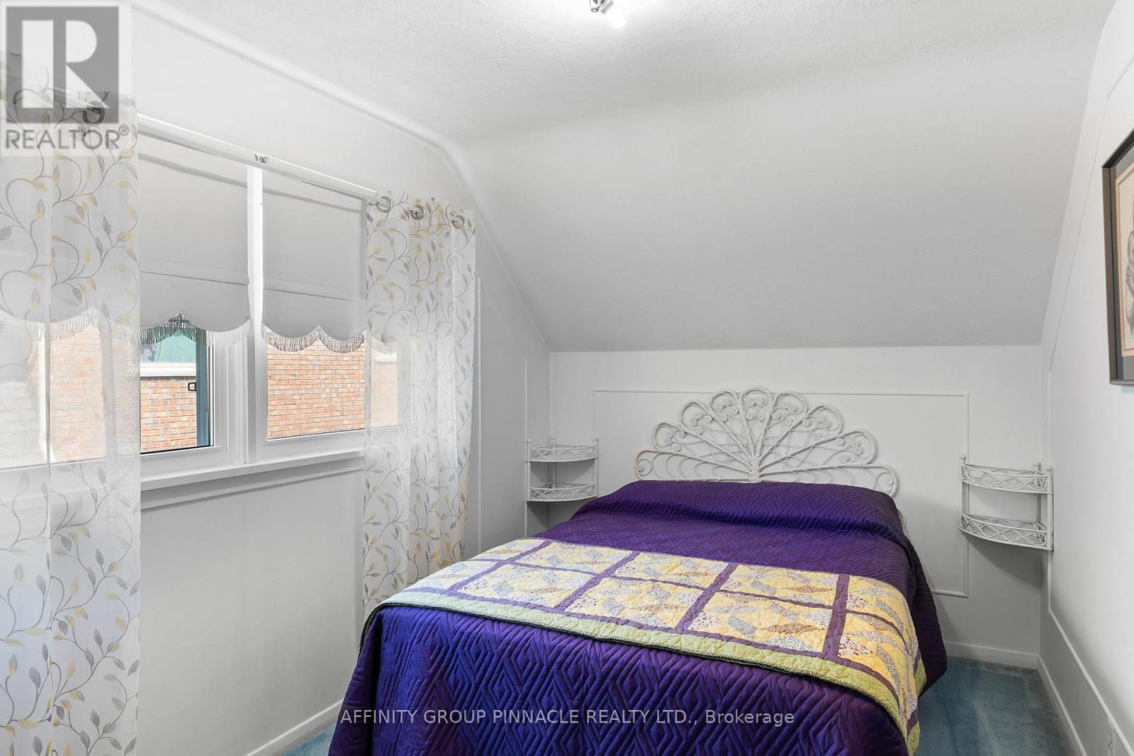 17 Richard Avenue, Kawartha Lakes (Lindsay), ON - Indoor Photo Showing Bedroom