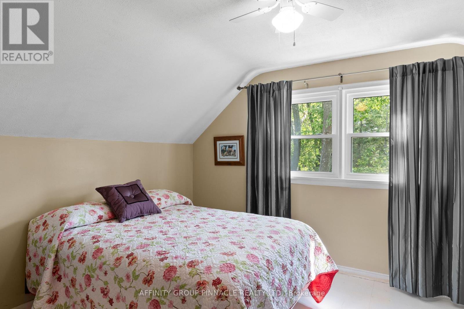 17 Richard Avenue, Kawartha Lakes (Lindsay), ON - Indoor Photo Showing Bedroom
