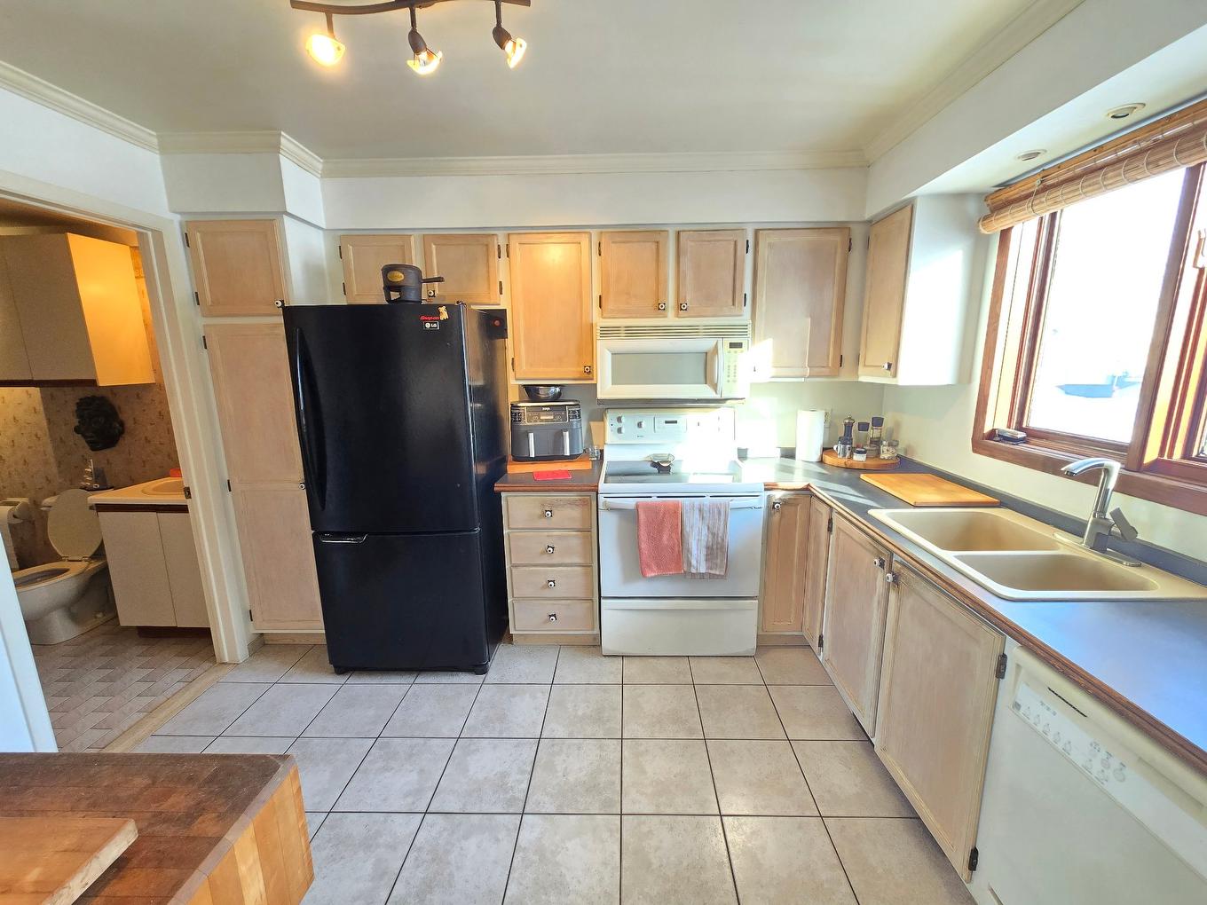Kitchen - 4213 Rue D'Assigny, Terrebonne (Terrebonne), QC - Indoor Photo Showing Kitchen With Double Sink
