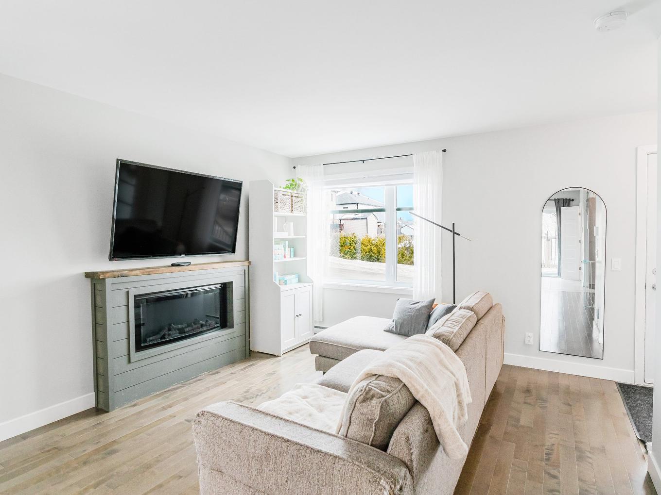 Living room - 1015 Rue Boivin, Sherbrooke (Brompton/Rock Forest/Saint-Élie/Deauville), QC - Indoor Photo Showing Living Room With Fireplace