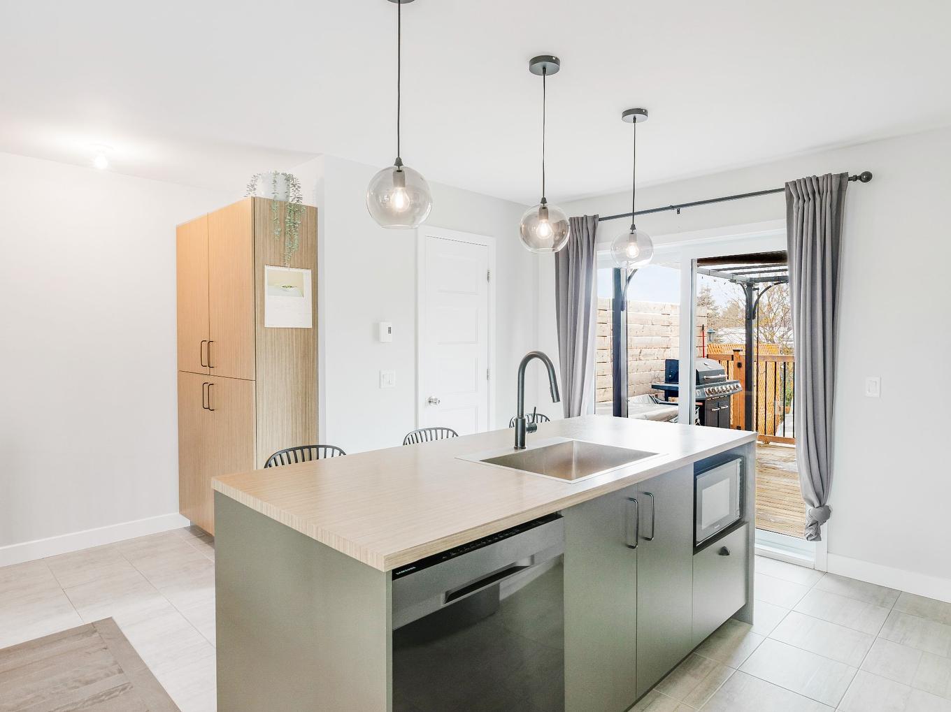 Kitchen - 1015 Rue Boivin, Sherbrooke (Brompton/Rock Forest/Saint-Élie/Deauville), QC - Indoor Photo Showing Kitchen With Upgraded Kitchen