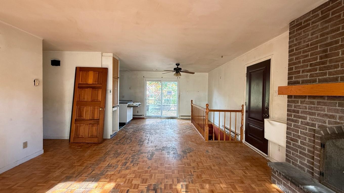 Living room - 35 Place Vadenais, Saint-Charles-Borromée, QC - Indoor Photo Showing Other Room