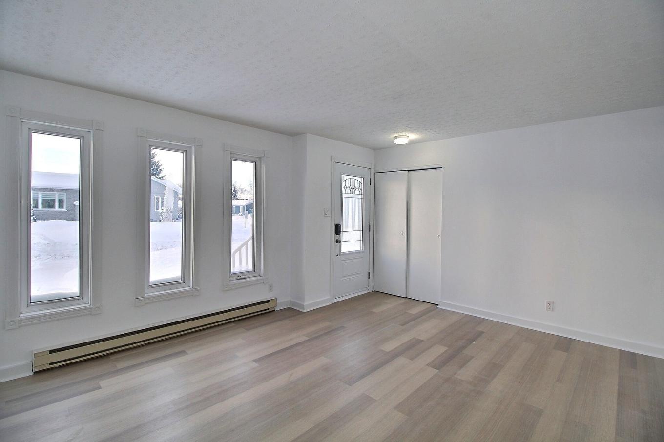 Living room - 1840 - 1840B Rue Duchesne, Val-D'Or, QC - Indoor Photo Showing Other Room